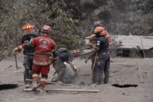 Guatemala reanuda la búsqueda de víctimas en zona devastada por volcán