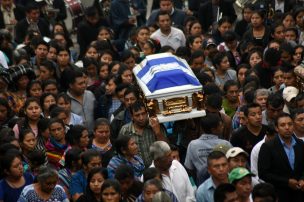 Sobrevivientes de tragedia en Guatemala despiden a sus víctimas