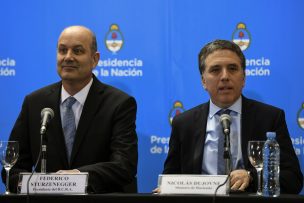 Argentina se aferra a salvavidas del FMI a cambio de austeridad