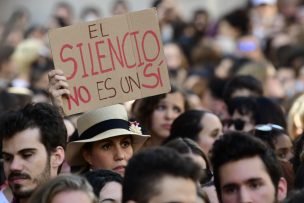 Miles de españoles se manifiestan contra la liberación de 