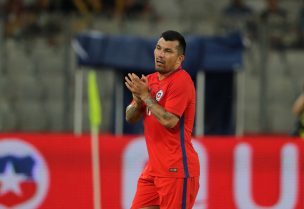 Medel defiende el juego de la UC: 