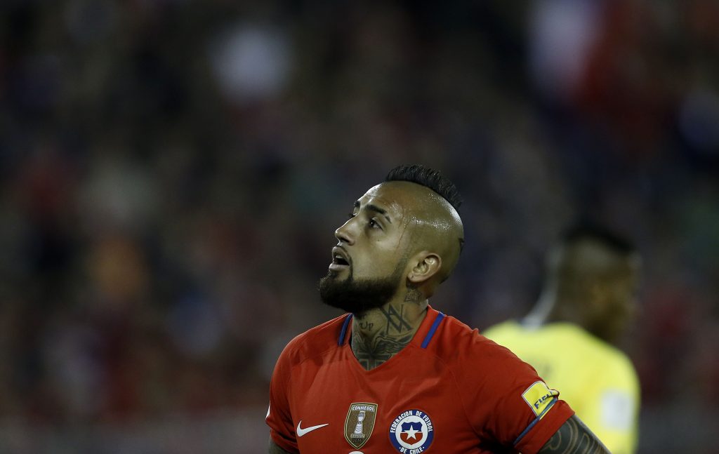 Hinchas argentinos realizaron “funeral” de Vidal en Rusia 2018