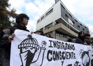 Instituto Nacional vuelve a ser tomado por sus alumnos