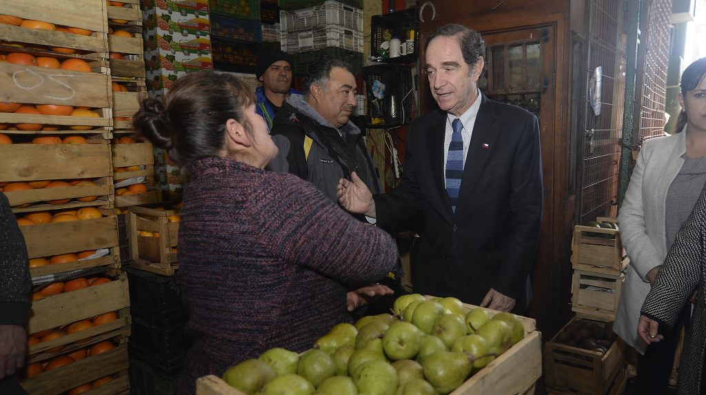 Ministro Larraín en Mercado Cardonal de Valparaíso: “Es importante estar cerca de la gente”