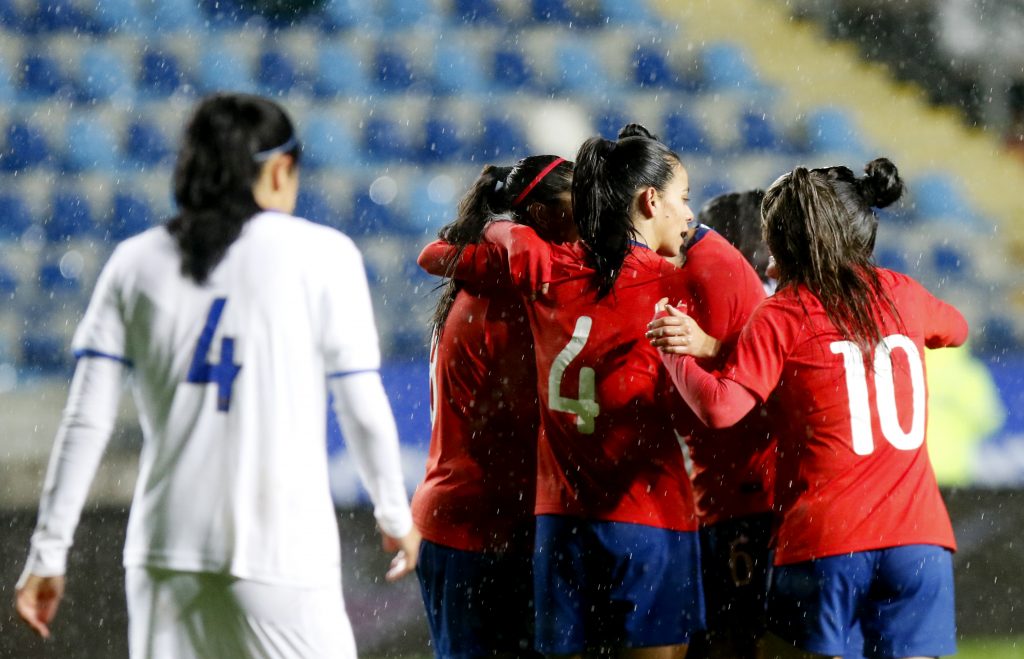 Dos estrellas de “La Roja” femenina llegan al fútbol europeo