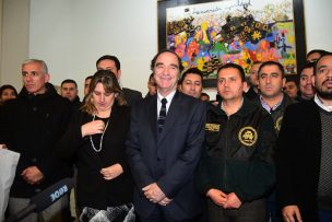 Ministro Larraín y gendarmes alcanzaron acuerdo de madrugada para detener paro