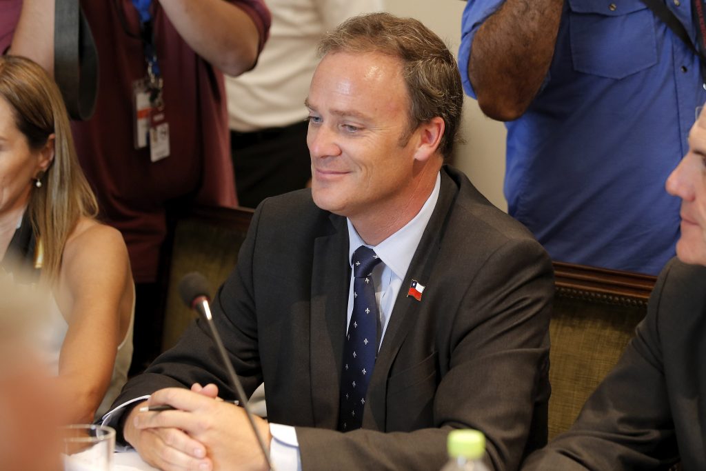 Bienes Nacionales y 345 municipios firman acuerdo contra loteos irregulares