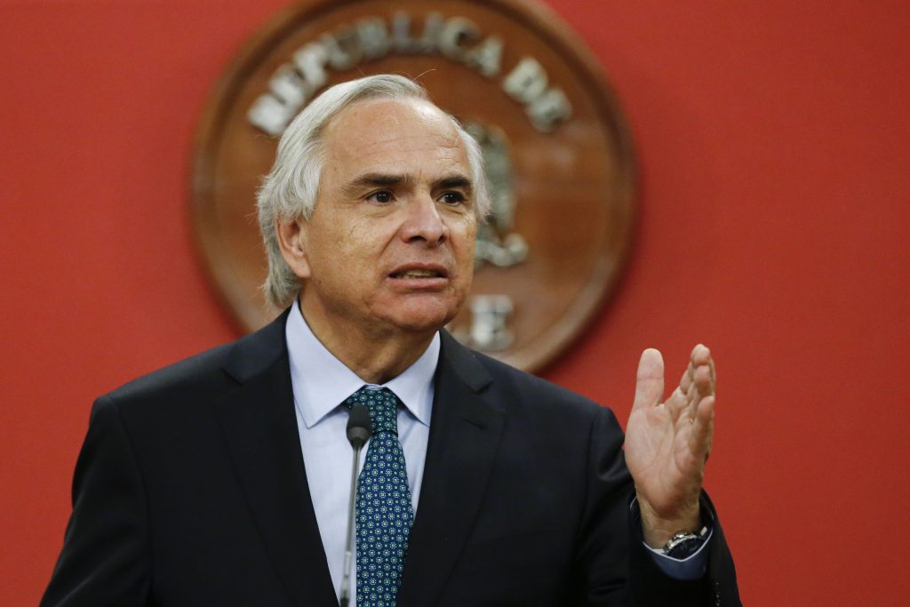 Ministro Chadwick por Patricio Bustos: Un verdadero ejemplo de servidor público