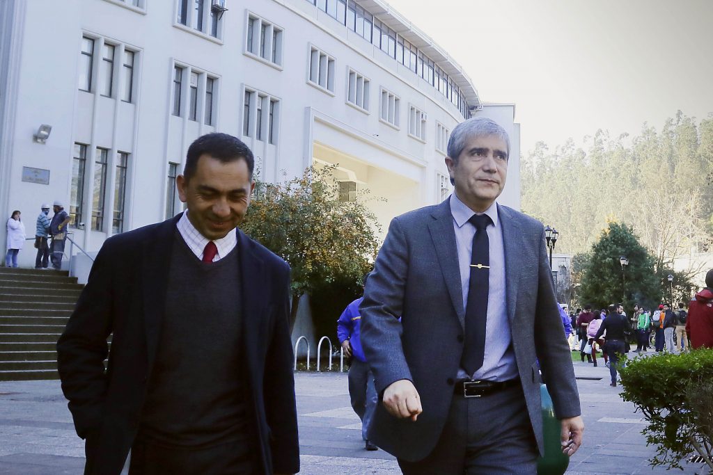 Rector de la UdeC impidió paso de encapuchados al campus estudiantil