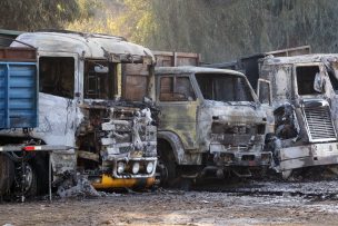 Cinco camiones fueron consumidos por el fuego en Graneros