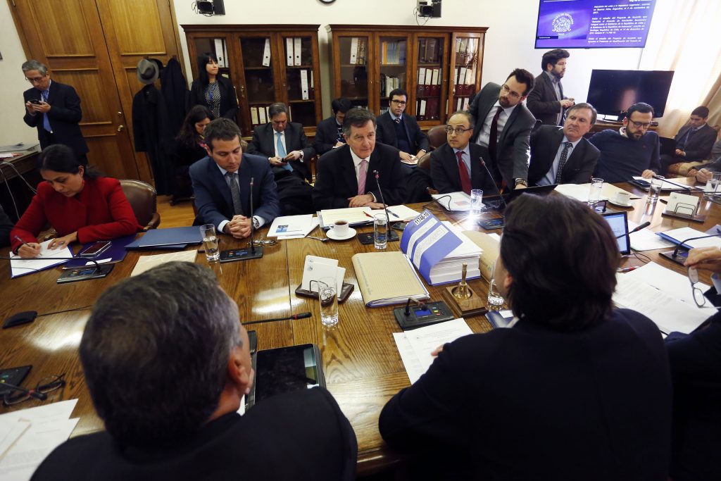 Comisión de Relaciones Exteriores de la Cámara recibió a canciller Ampuero