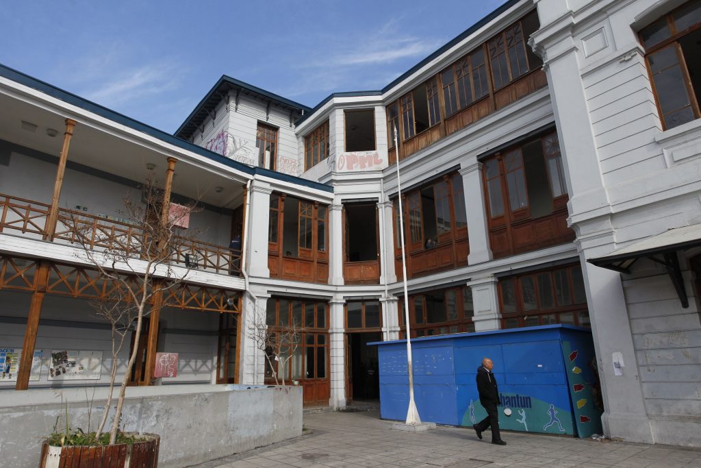 Padres y apoderados rechazaron actos de violentistas en Liceo de Aplicación