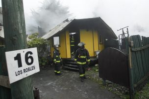 Incendio destruyó 10 cabañas de conocido motel porteño: evacuaron a parejas