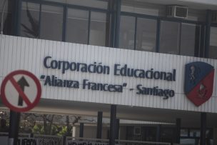 Alianza Francesa deberá pagar millonaria multa por mal manejo del caso de alumno que se suicidó