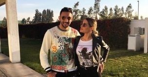 Mauricio Isla robó las miradas con romántica polera en foto con Gala Caldirola