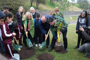 Ministro Walker en celebración del Día Mundial del Árbol: “Somos los jardineros de Chile”