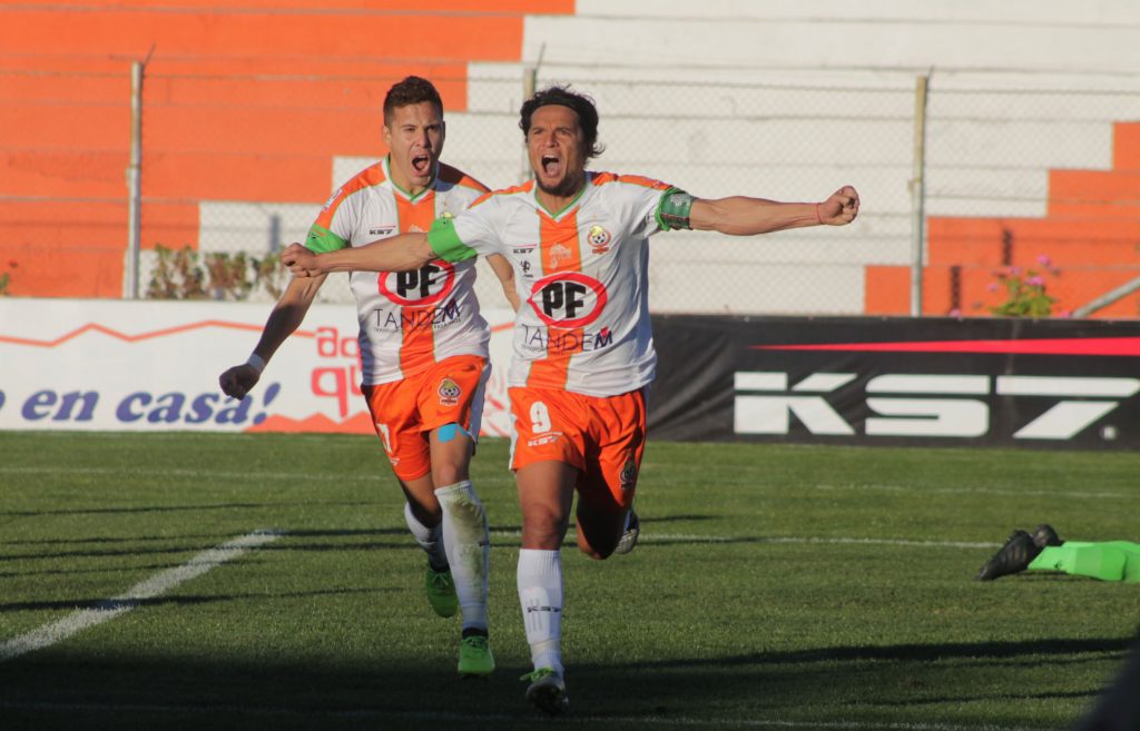 Cobresal liquidó a Ñublense y tiene un pie y medio en cuartos de Copa Chile