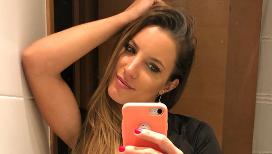 “El rojo es tu color”: Lucila Vit enciende las redes sociales con sensual fotografía