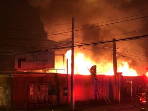 Incendio afecta a maestranza y motel en el sector de Placilla