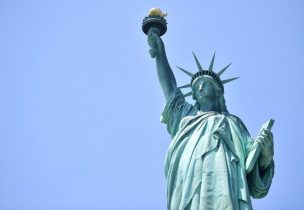 Nueva York: Evacúan isla de la Estatua de la Libertad por manifestante que escaló el la estatua