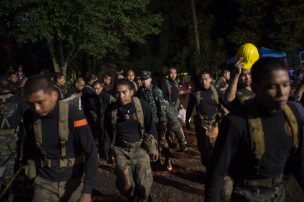 Muere un socorrista en la cueva de Tailandia tras ayudar a niños atrapado