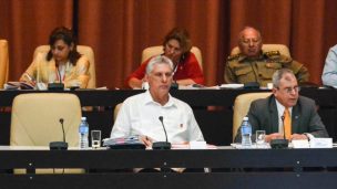 Cuba aprueba proyecto de nueva Constitución que reconoce propiedad privada