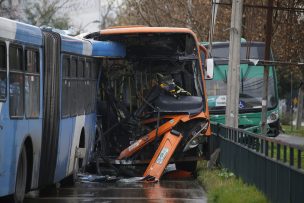 Choque entre dos buses del Transantiago deja 11 heridos en Estación Central