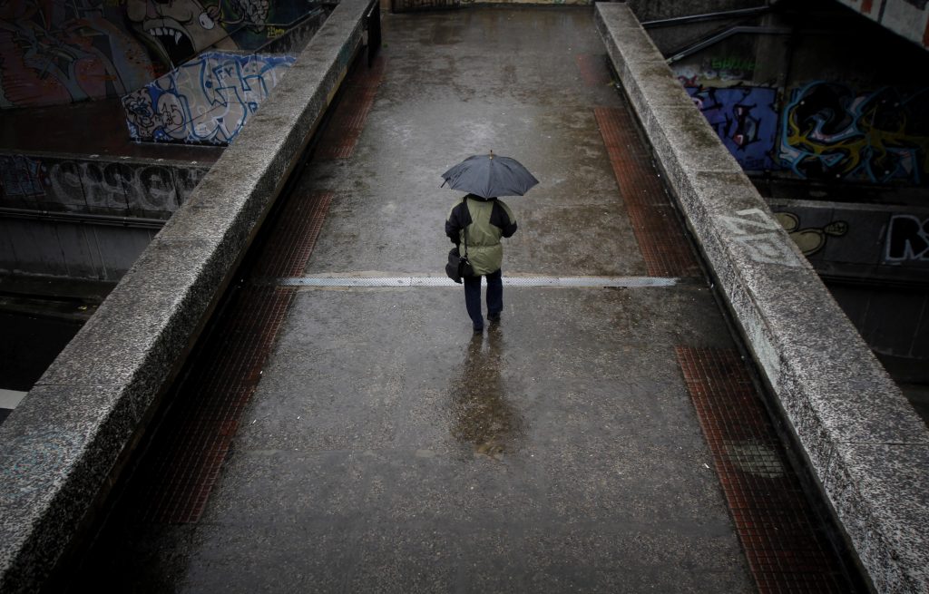 Granizo y agua lluvia cayeron en algunos sectores de la capital