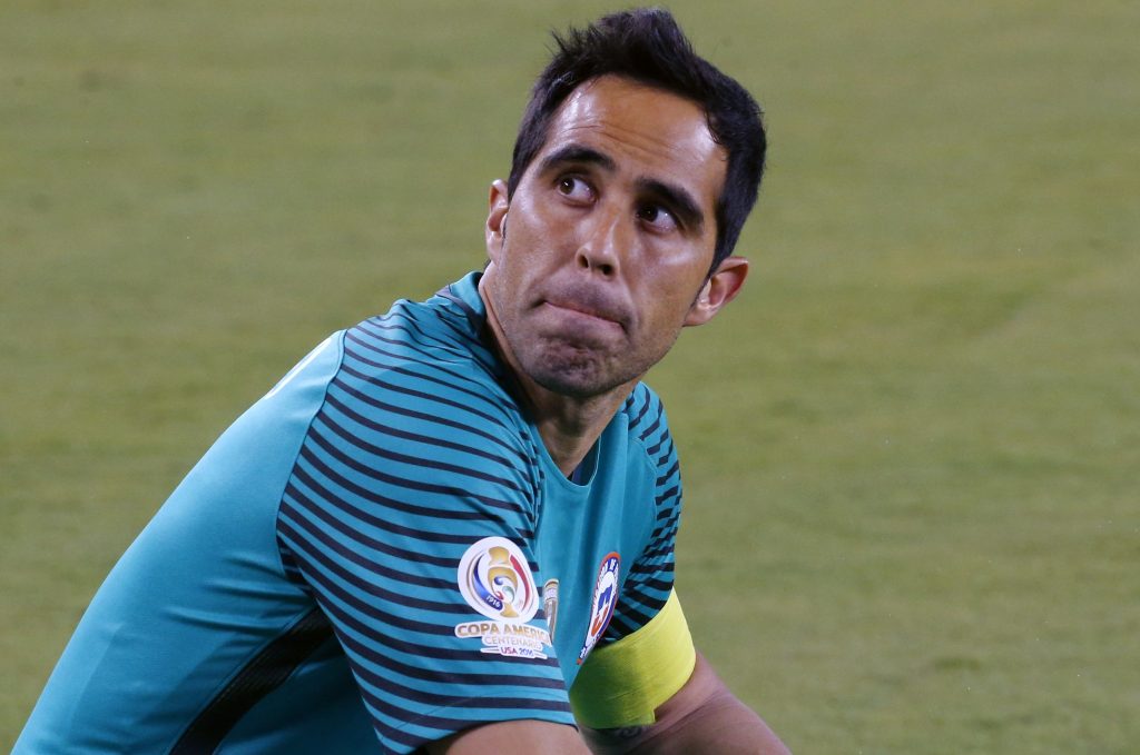 Claudio Bravo quedó con la “piel de gallina” al volver al estadio en el que ganó la C.A. Centenario