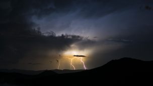 Tormenta eléctrica sorprende a habitantes de Arica