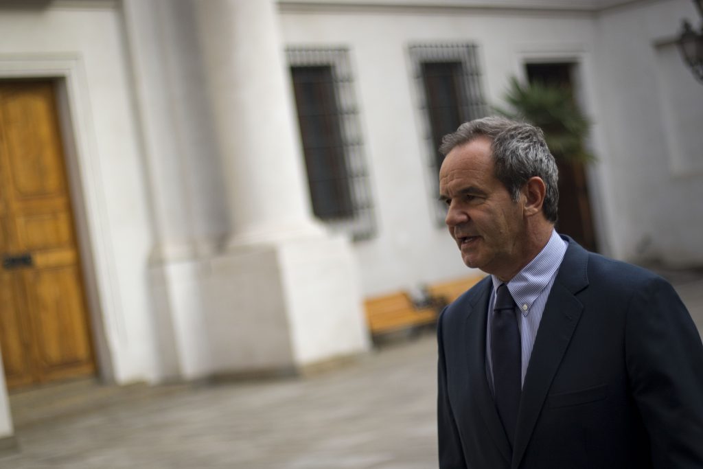 Allamand: “Hay sectores de la oposición que están jugando con fuego al no entenderse con el gobierno”