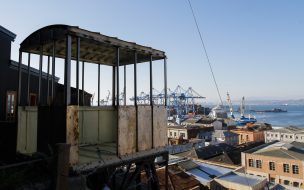 Municipalidad de Valparaíso aumentó multas para quienes orinen en la calle