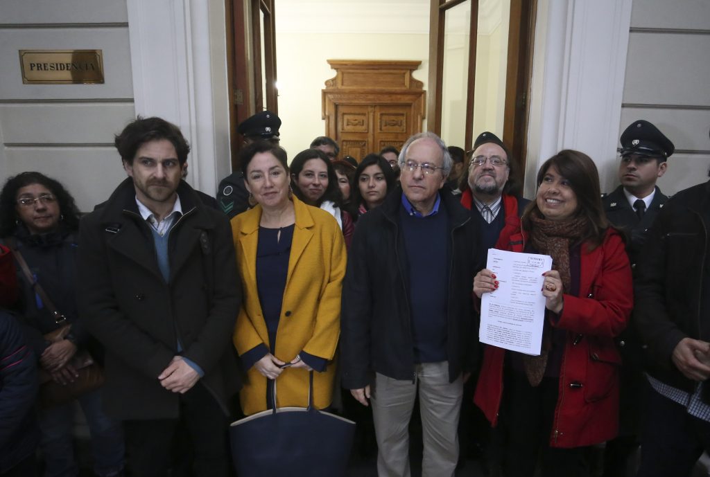 FA espera que fiscales regionales declaren por causa contra Jorge Abbott