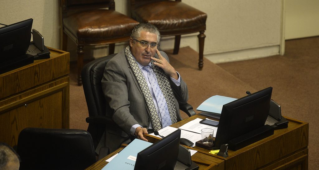 Senador Pizarro con todo contra La Segunda: “Entregan noticias falsas”