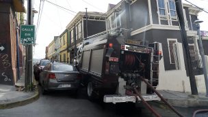 Bomberos pide a los turistas de Valparaíso no estacionar en cerros