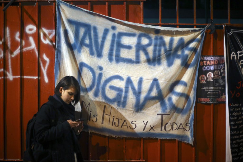 Comunidad de apoderados por “Javierinas Dignas” realizó marcha pacífica