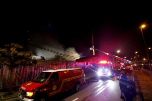 Hombre murió calcinado tras incendio de dos viviendas en Pudahuel