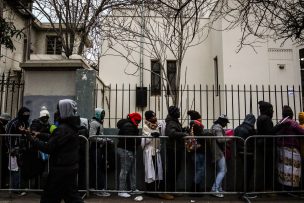 Cerca de 1.000 haitianos se agolparon en el Liceo Lastarria por regularización