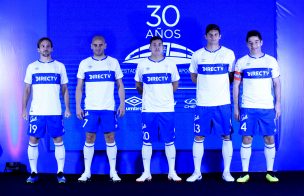 Universidad Católica presentó su nueva camiseta de local