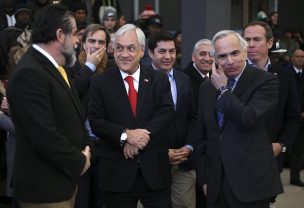 Piñera defiende bono a migrantes del Gobierno