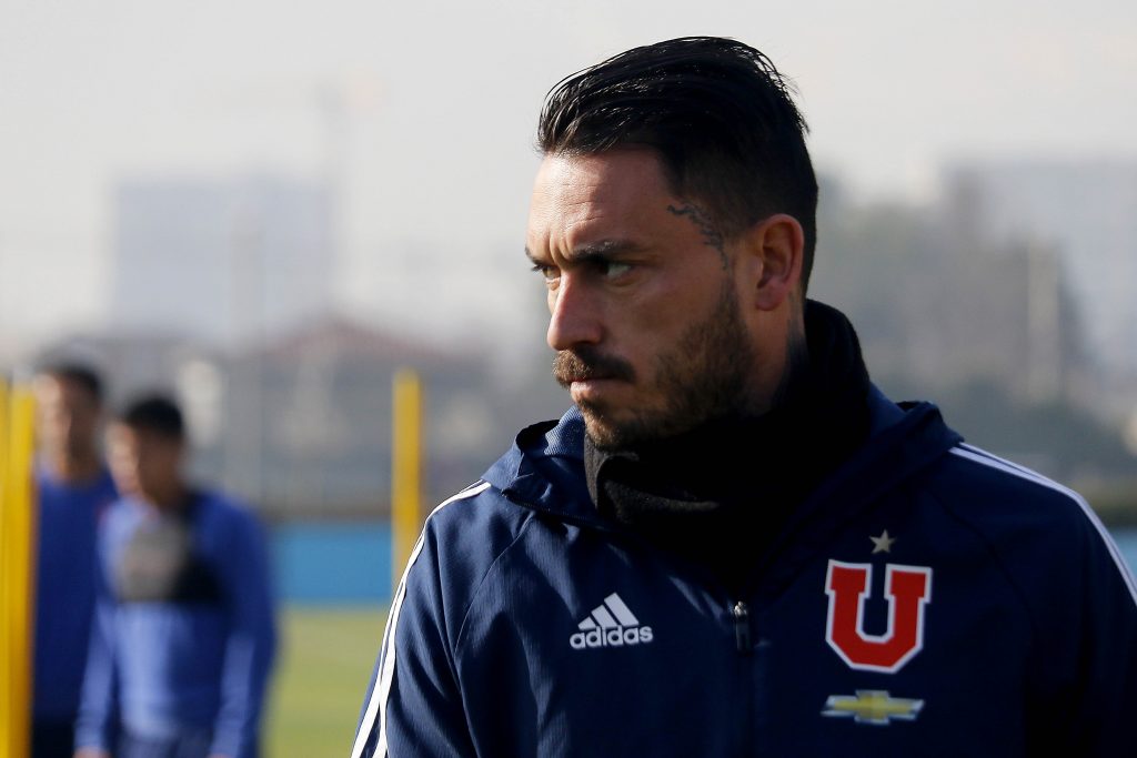 Hinchas de la U criticaron la “voltereta” de Mauricio Pinilla