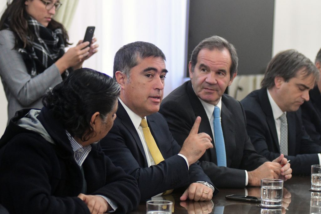 Desbordes y baja en aprobación en CADEM: “Es un llamado de atención”