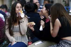 Un tercio de universitarios chilenos tiene malos hábitos de alimentación