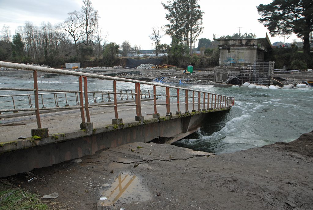 Presentan querella criminal por derrumbe de puente Cancura