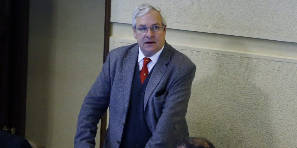 Comisión de Ética multó a Urrutia por episodio de “terroristas con aguinaldo”