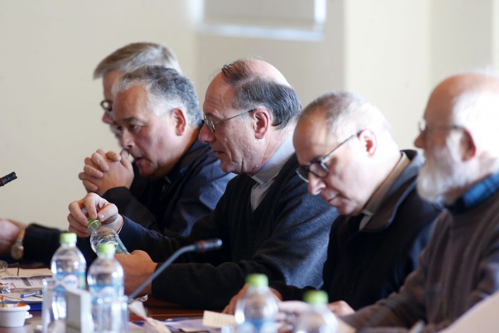 Nuncio apostólico reconoce que iglesia vive “uno de sus momentos más difíciles”