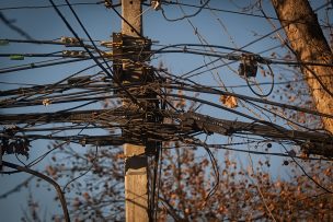 Senado aprueba en general proyecto que elimina los cables aéreos en desuso