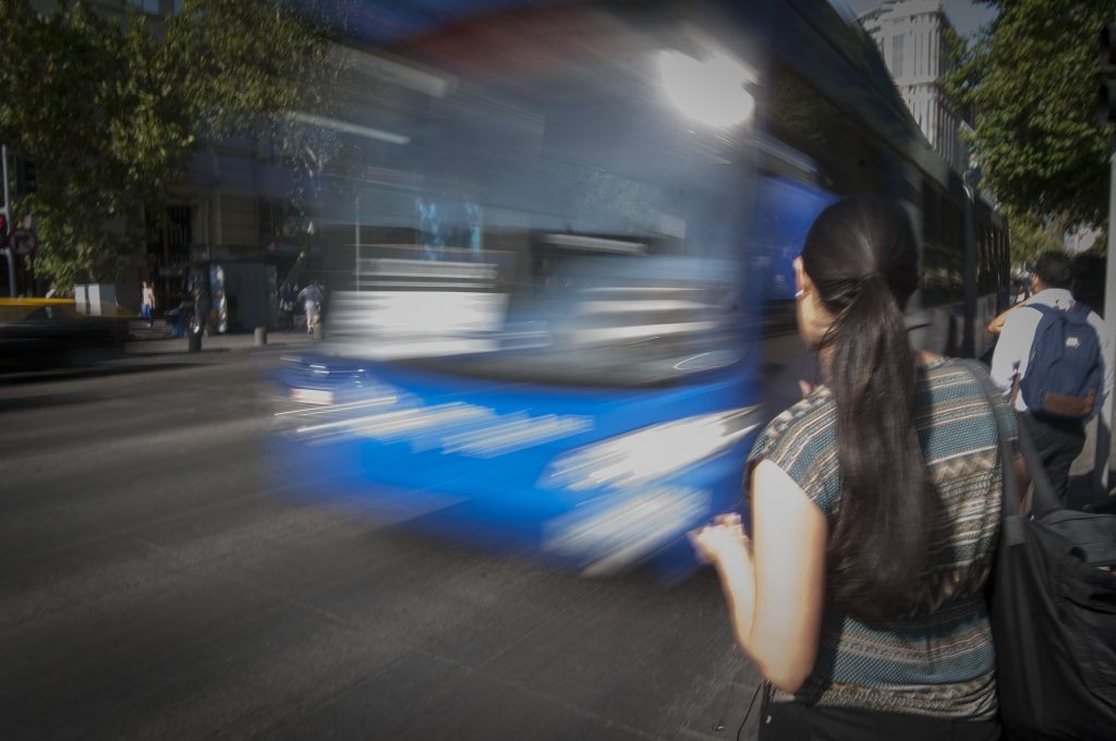 A ley el proyecto que baja de 60 a 50 kp/h la velocidad máxima en zonas urbanas