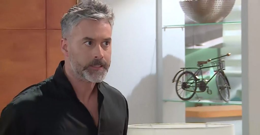 “Camuflaje” de Leonardo sacó risas en supuesta dramática escena de Verdades Ocultas
