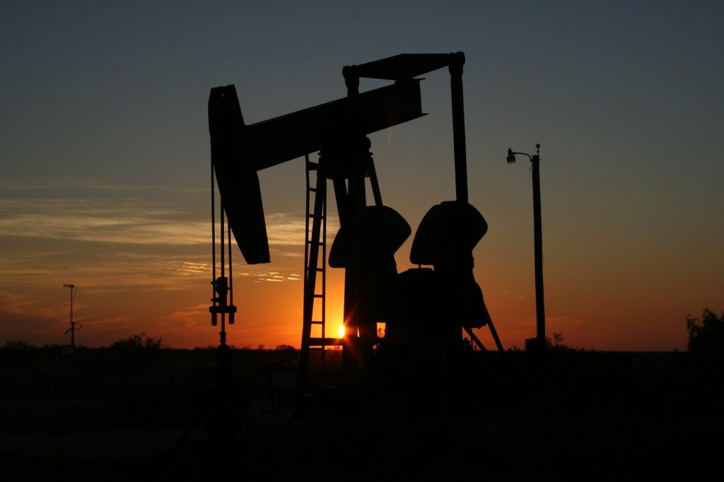 El petróleo se recupera tras fuerte caída